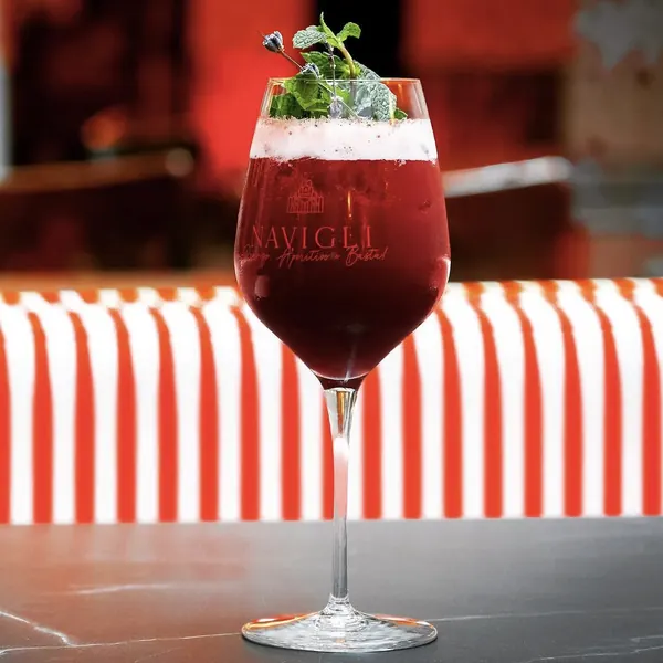Signature cocktail Navigli Aperitivo